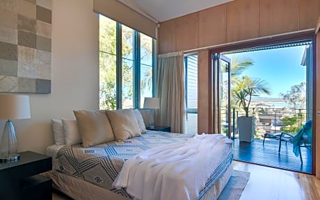 Three-Bedroom Spa Ocean/Hinterland View