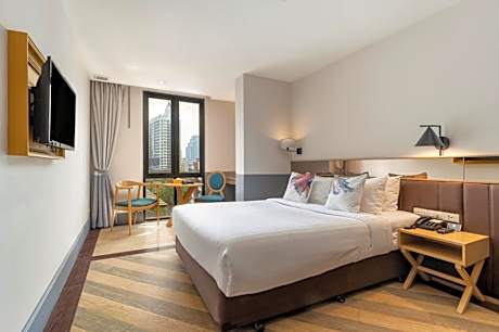 Superior Explorer Queen