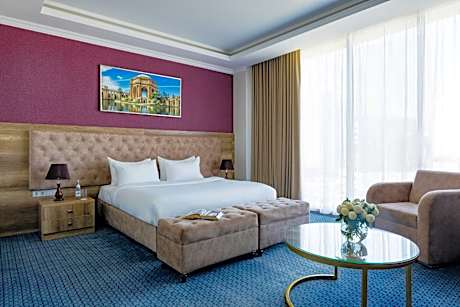 1 King Bed, Mobility Accessible Room, Non-Smoking