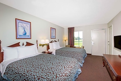 2 Double Beds Smoking