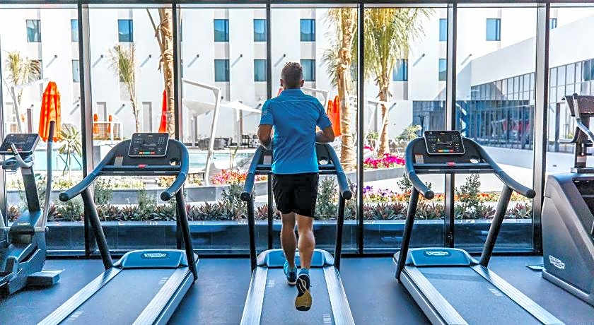 Maani Muscat Hotel and Apartments