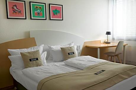Standard Queen Room