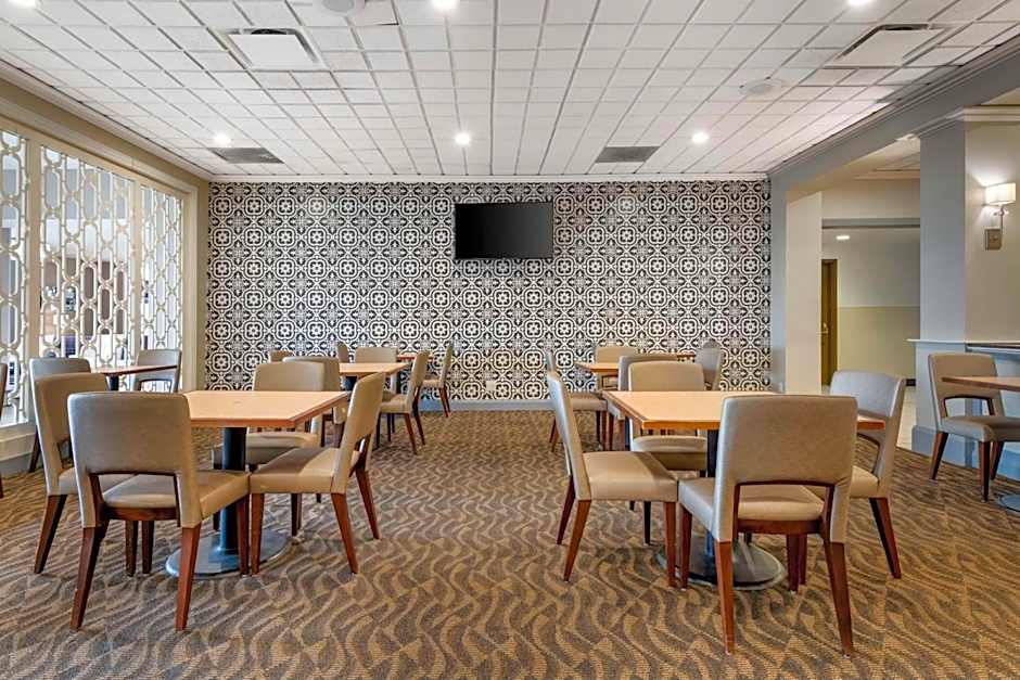 Brooklyn Center Hotel & Conference Center