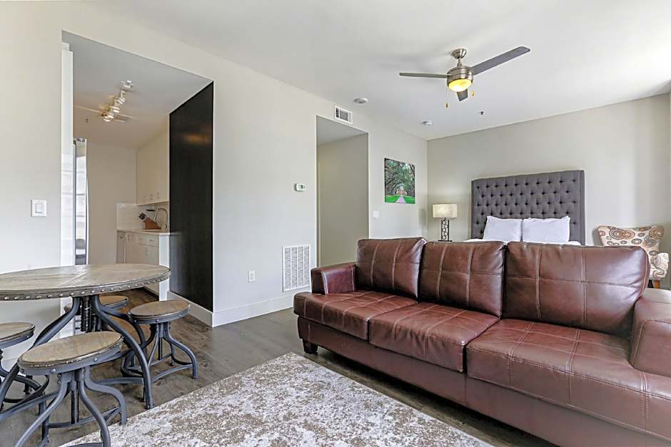 Cozy Studio Near French Quarter