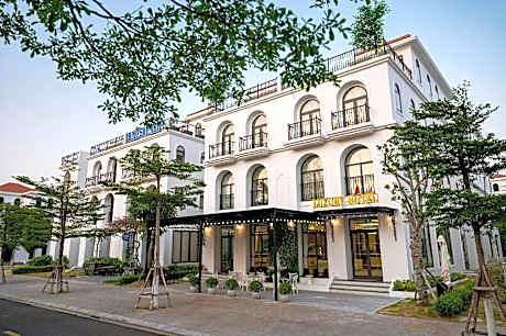 Tra Co Luxury Hotel & Resort 