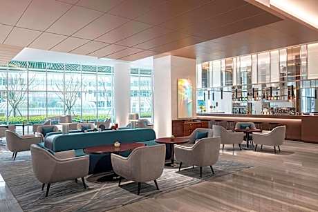 Executive level, Suite, 1 King,  City view