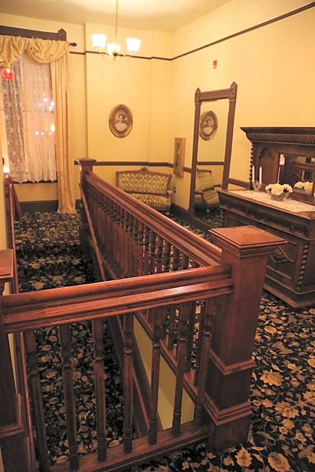 Martin & Mason Hotel