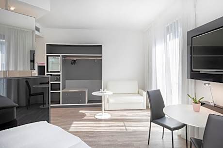 The INNSIDE Room - Extra Space
