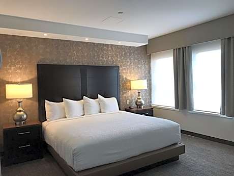 1 King Deluxe Room