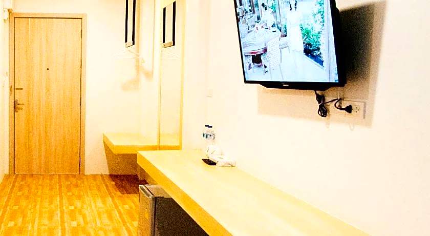 The charlotte smart hotel lopburi