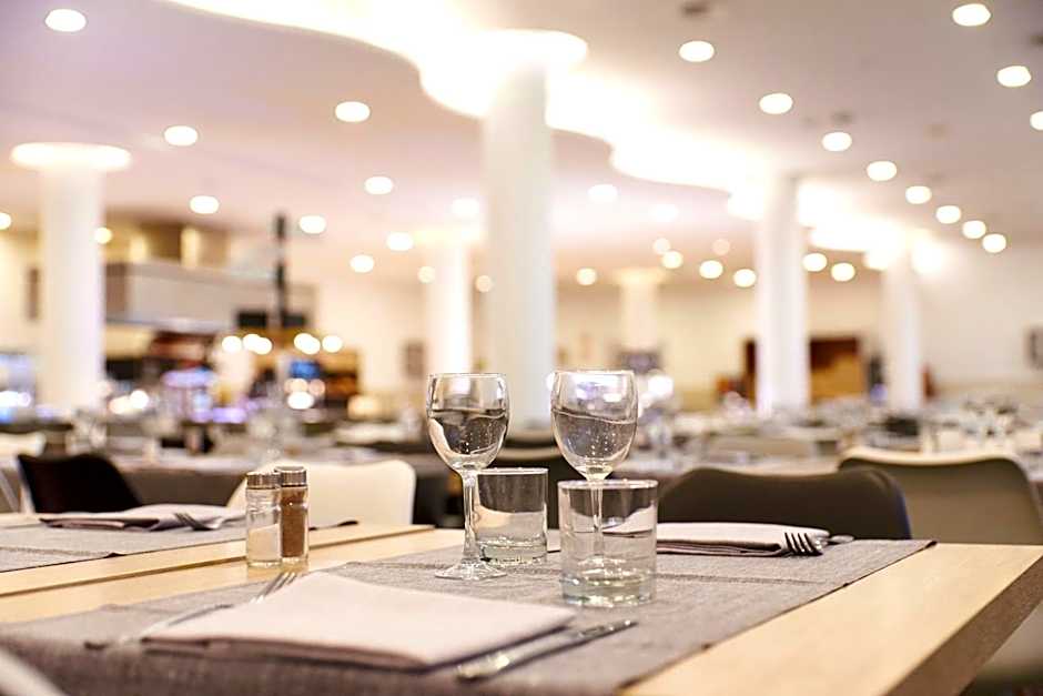 DWO Sirius - Adults Only