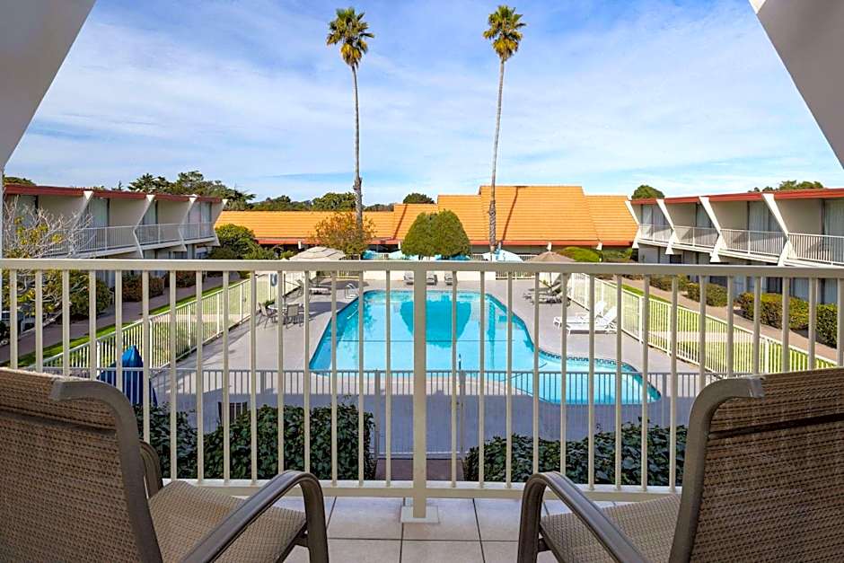 Travelodge by Wyndham Monterey Bay