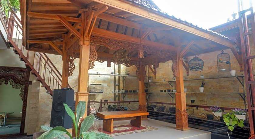 RedDoorz Syariah near Terminal Mendolo Wonosobo 2