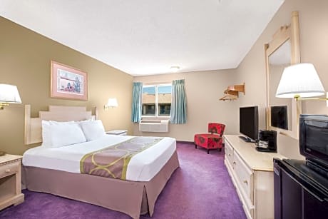 1 King Bed Non-Smoking