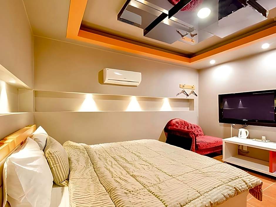 Sense Motel
