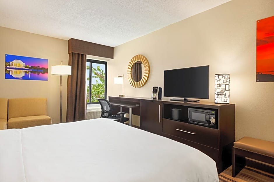 Holiday Inn Washington-Dulles International Airport By IHG