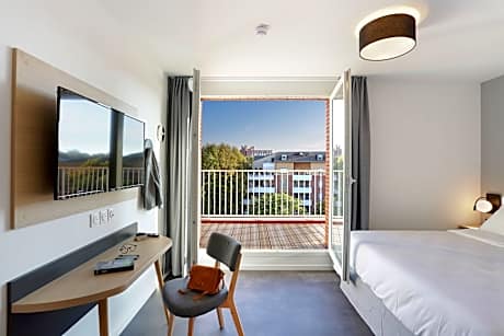 Studio, Balcony (1 Queen Bed)