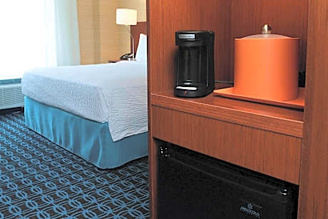 Studio, 1 King Bed (Hearing Accessible)