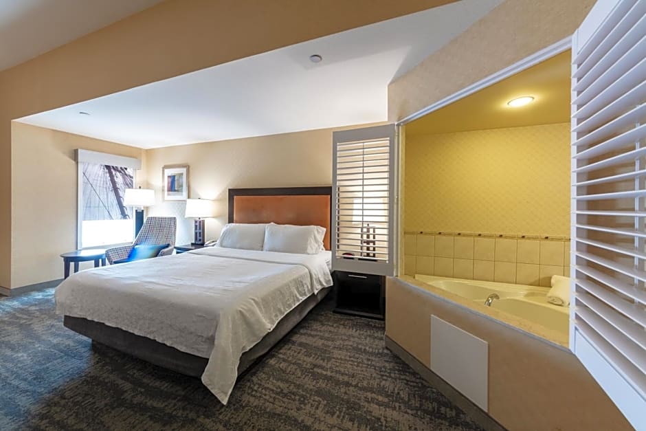 Holiday Inn Express & Suites Riverport Richmond By IHG