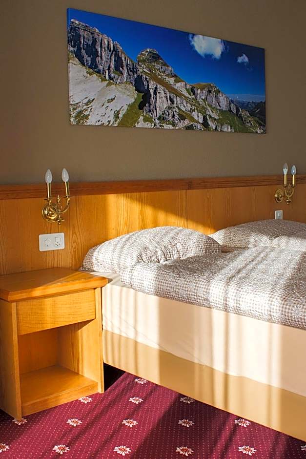 Alpine Classic Hotel