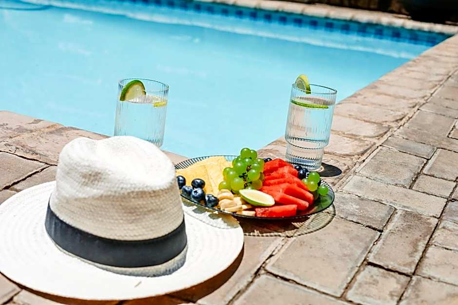 Lighthouse Guesthouse & Cafe