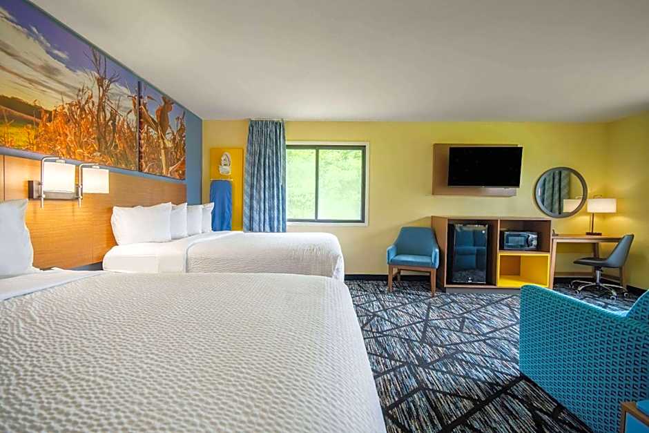 Days Inn & Suites by Wyndham Waterloo