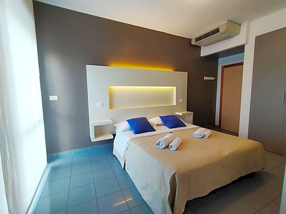 Hotel Desire'