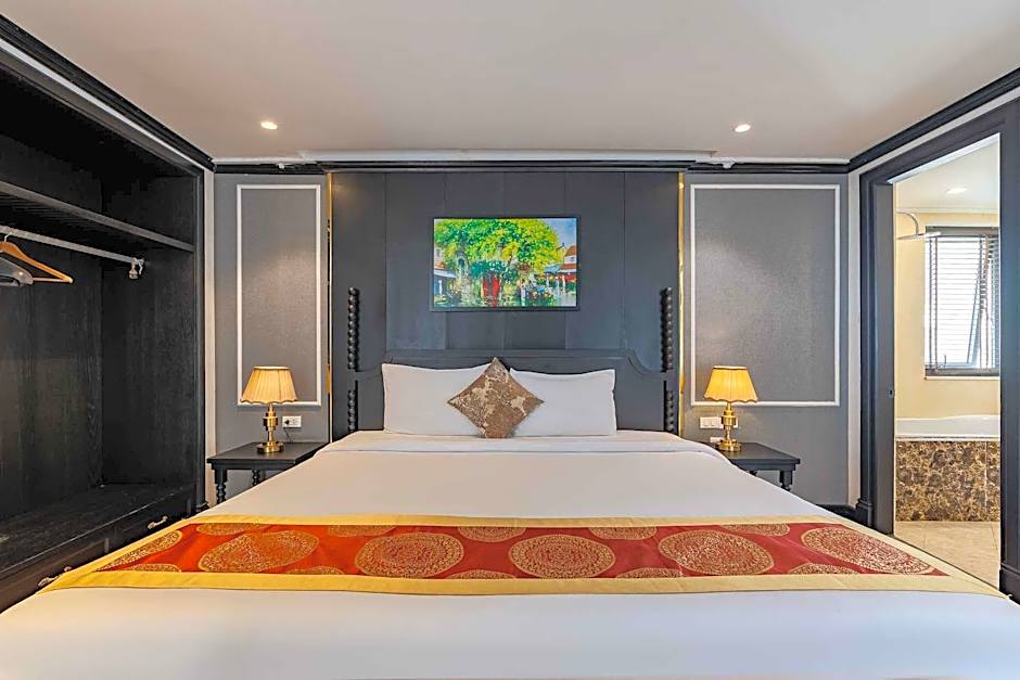 Aaron Riverview Hotel