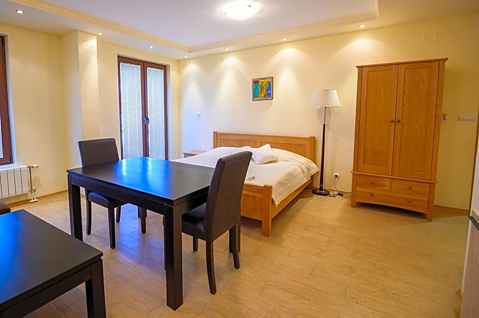 Parklands Hotel & Pool