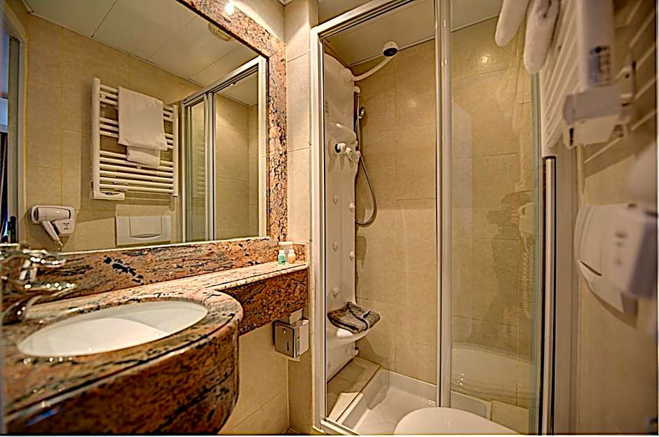 Hotel Du Midi Paris Montparnasse