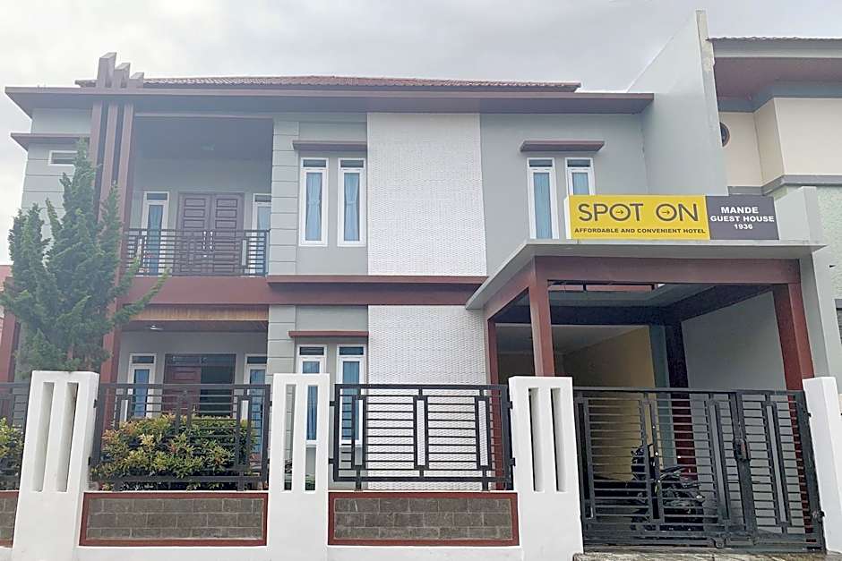 RedDoorz Syariah near Jam Gadang Bukittinggi 2