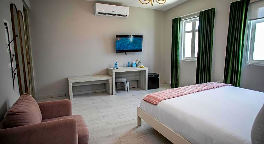 Tropica Beach Hotel