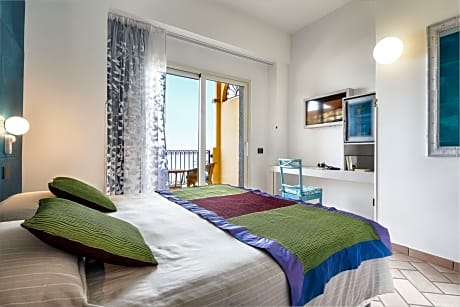 Deluxe Double or Twin Room, Sea View (1 Double Bed and 1 Twin Bed)