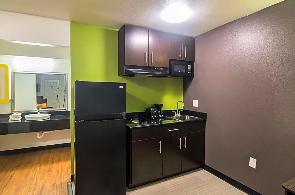 Studio 6-Tyler, TX