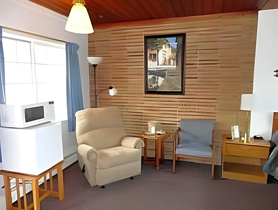 The Sierra Motel