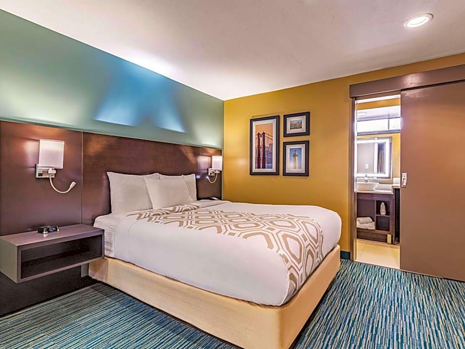 La Quinta Inn & Suites by Wyndham San Francisco Airport West