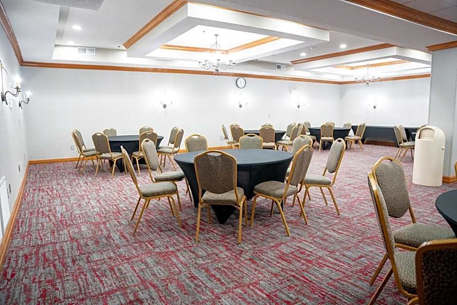 Coshocton Village Inn & Suites