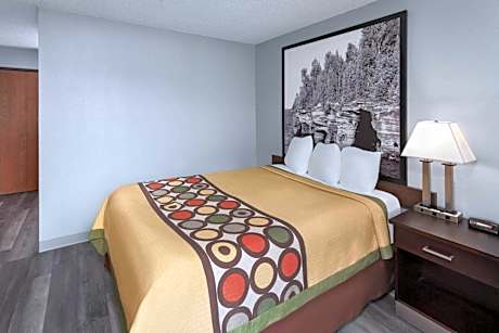 Queen Room with Bath Tub - Mobility Accessible/Non-Smoking