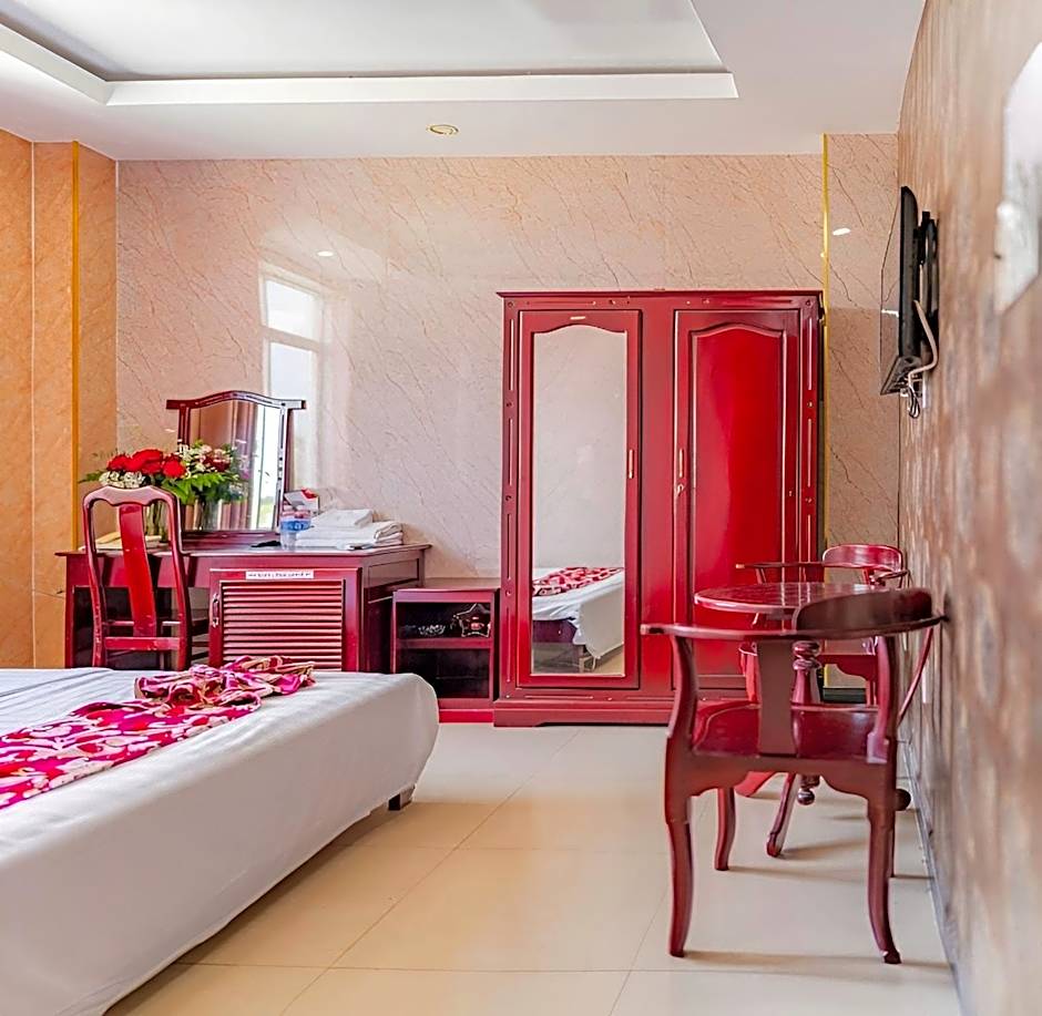 Thi Long Phung Hotel