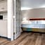 La Quinta Inn & Suites by Wyndham Columbus Airport Reynoldsburg