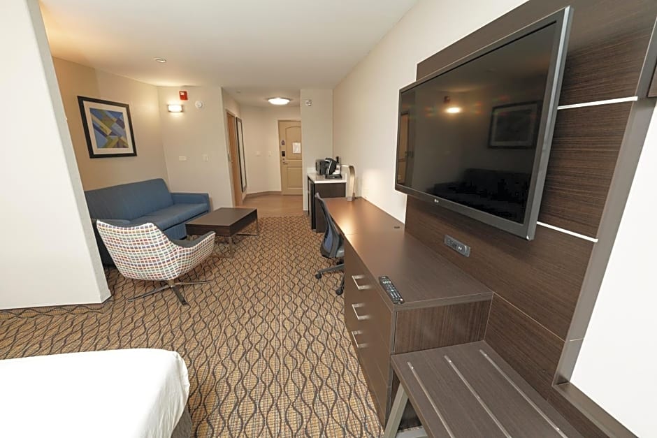 Holiday Inn Express and Suites Springfield Medical District, an IHG Hotel