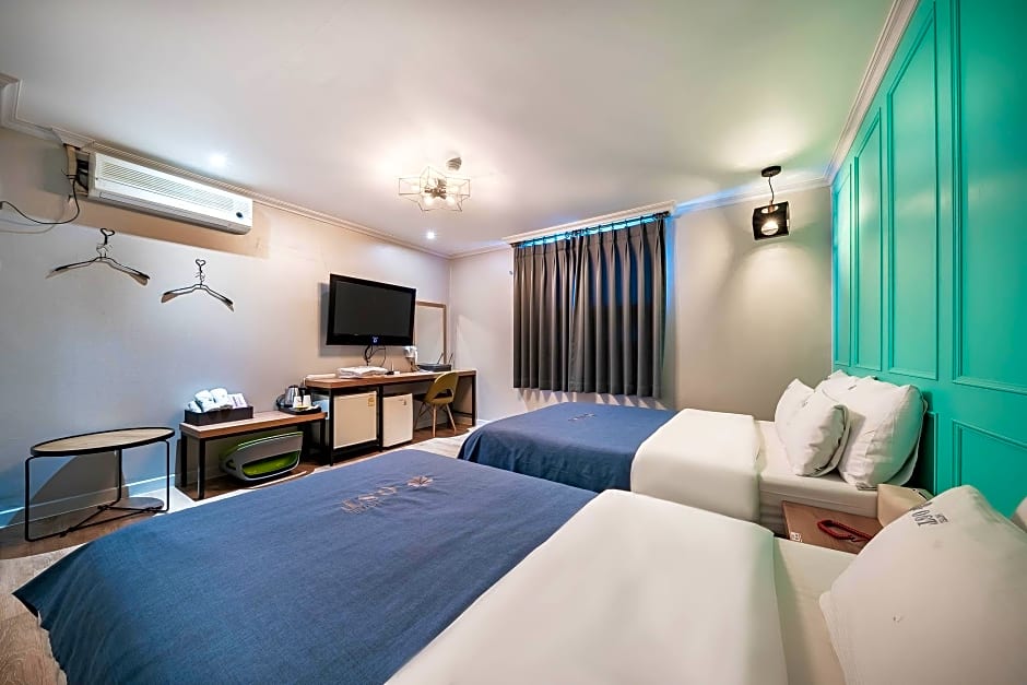 Photo 1 of 8 of Deluxe 2 Beds