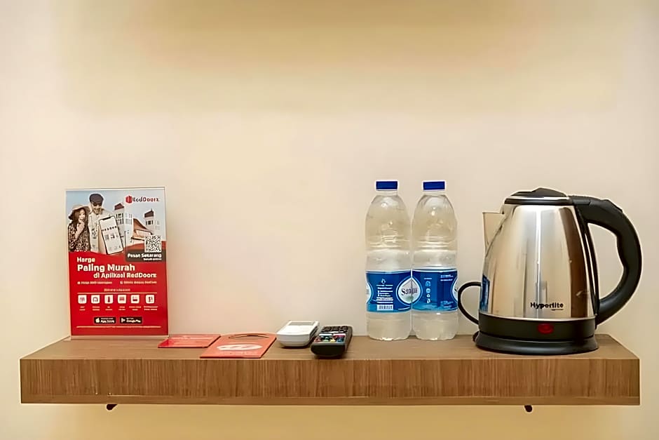 RedDoorz near Stasiun Tangerang