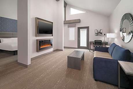 Suite-1 Queen Bed,Non Smoking,1Bdrm,Sofabed For 1 Person, Wifi