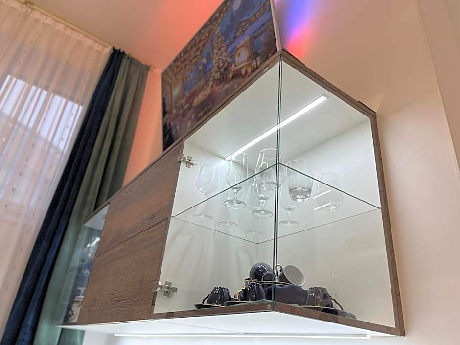 La Luna Premium Deluxe Apartment with Pool & Jacuzzi, Bikes and Secured Parking