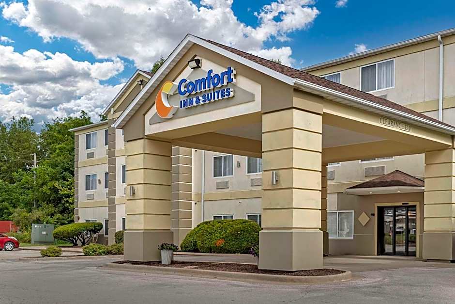 Comfort Inn & Suites East Moline near I-80