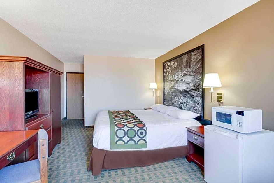 Super 8 by Wyndham Mitchell