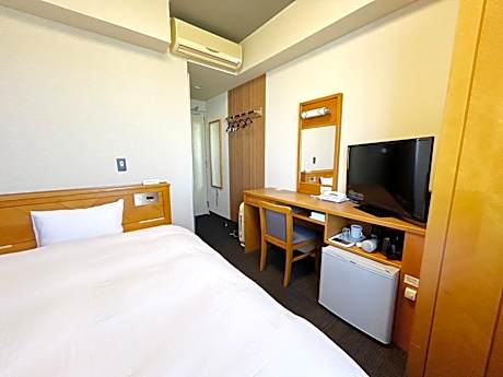 Semi Double Room - Non-Smoking