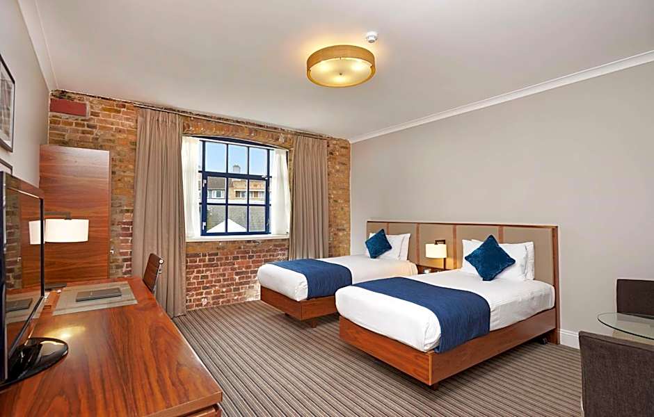 a&o London Docklands Riverside