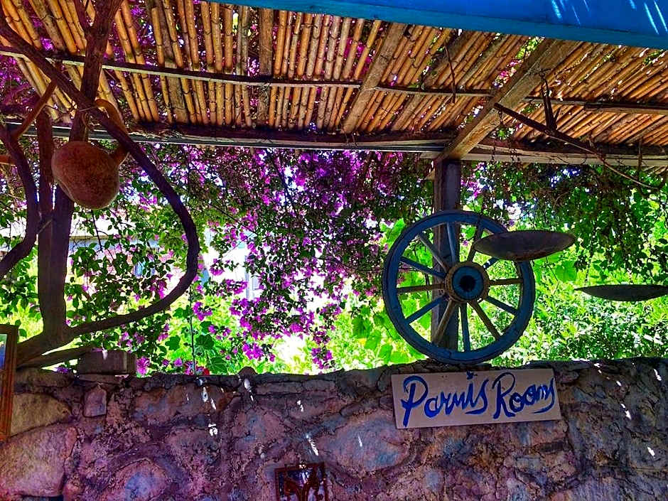 Parmis Rooms